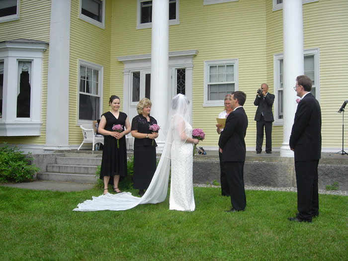 Intimate destination wedding at the Governor's House in Hyde Park, a Vermont inn all-includive wedding package