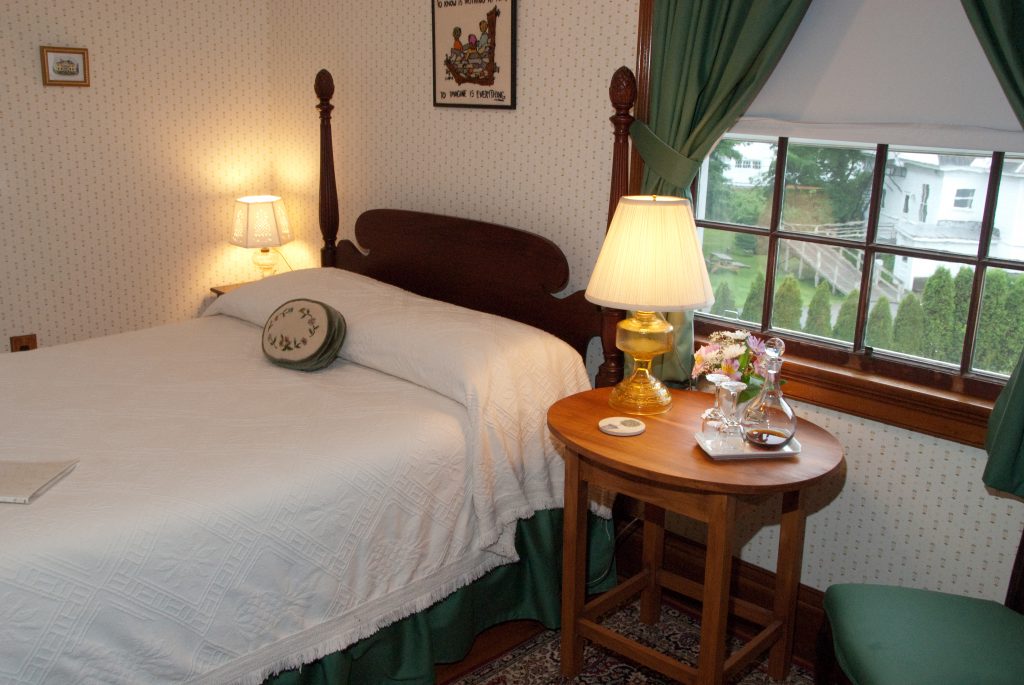 bedroom with double bed