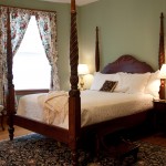 four poster bed in the English room